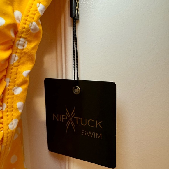 NWT Nip Tuck Swim Marigold Yellow & White Polka dot One Piece Size 4 (US) - Picture 3 of 6